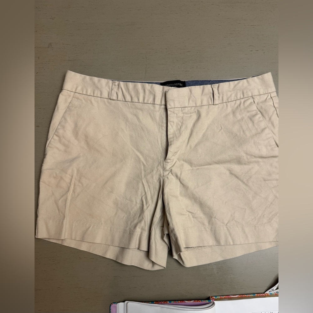 Banana Republic Women’s 10P Midrise Tan Khaki Shorts NEW!!